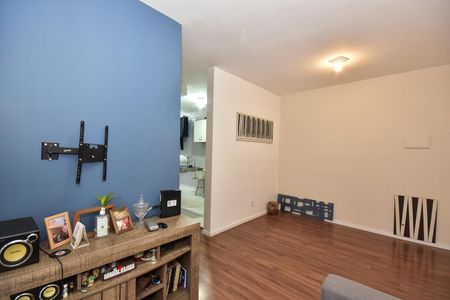 Sala de apartamento para alugar com 2 quartos, 49m² em Jardim Monte Alegre, Taboão da Serra