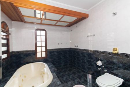 Casa à venda com 286m², 3 quartos e 4 vagasBanheiro da Suíte