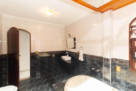 Casa à venda com 286m², 3 quartos e 4 vagasBanheiro da Suíte