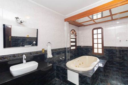 Casa à venda com 286m², 3 quartos e 4 vagasBanheiro da Suíte