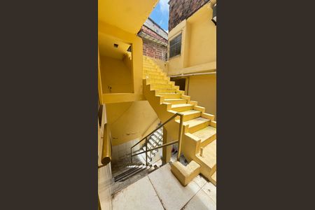 Casa para alugar com 38m², 1 quarto e sem vaga Casa para alugar com 38m², 1 quarto e sem vagaEscada