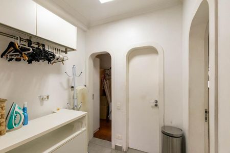 Apartamento à venda com 232m², 3 quartos e 3 vagas Apartamento à venda com 232m², 3 quartos e 3 vagasLavanderia