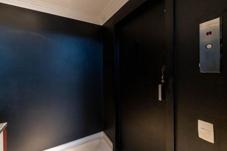 Apartamento à venda com 232m², 3 quartos e 3 vagas Apartamento à venda com 232m², 3 quartos e 3 vagasHall de Elevador Privativo