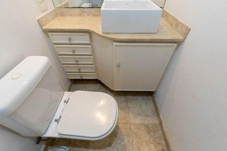 Apartamento à venda com 232m², 3 quartos e 3 vagas Apartamento à venda com 232m², 3 quartos e 3 vagasBanheiro 2 - Suíte