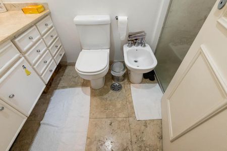 Apartamento à venda com 232m², 3 quartos e 3 vagas Apartamento à venda com 232m², 3 quartos e 3 vagasBanheiro 1 - Suíte