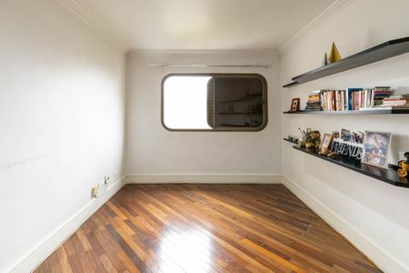 Apartamento à venda com 232m², 3 quartos e 3 vagas Apartamento à venda com 232m², 3 quartos e 3 vagasSala de TV