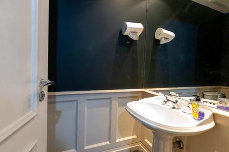 Apartamento à venda com 232m², 3 quartos e 3 vagas Apartamento à venda com 232m², 3 quartos e 3 vagasLavabo