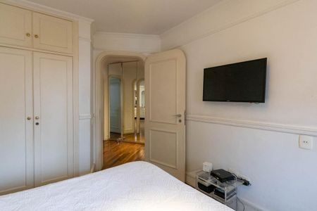 Apartamento à venda com 232m², 3 quartos e 3 vagas Apartamento à venda com 232m², 3 quartos e 3 vagasQuarto 1 - Suíte