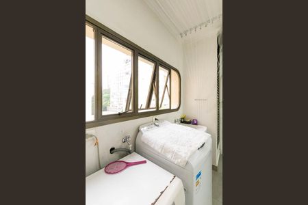 Apartamento à venda com 232m², 3 quartos e 3 vagas Apartamento à venda com 232m², 3 quartos e 3 vagasLavanderia