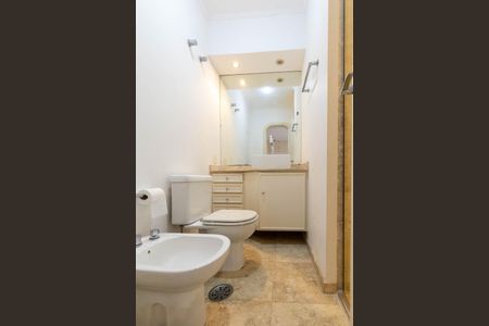 Apartamento à venda com 232m², 3 quartos e 3 vagas Apartamento à venda com 232m², 3 quartos e 3 vagasBanheiro 2 - Suíte