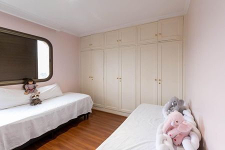 Apartamento à venda com 232m², 3 quartos e 3 vagas Apartamento à venda com 232m², 3 quartos e 3 vagasQuarto 2 - Suíte