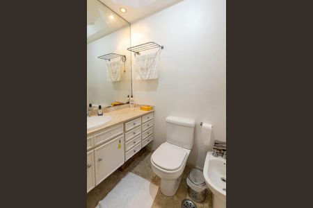 Apartamento à venda com 232m², 3 quartos e 3 vagas Apartamento à venda com 232m², 3 quartos e 3 vagasBanheiro 1 - Suíte