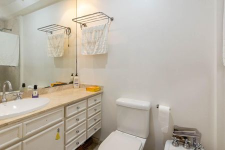 Apartamento à venda com 232m², 3 quartos e 3 vagas Apartamento à venda com 232m², 3 quartos e 3 vagasBanheiro 1 - Suíte