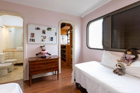 Apartamento à venda com 232m², 3 quartos e 3 vagas Apartamento à venda com 232m², 3 quartos e 3 vagasQuarto 2 - Suíte