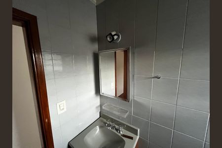 Casa para alugar com 220m², 3 quartos e 4 vagas Casa para alugar com 220m², 3 quartos e 4 vagasBanheiro do corredor