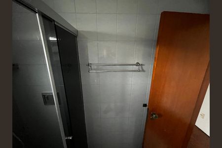 Casa para alugar com 220m², 3 quartos e 4 vagas Casa para alugar com 220m², 3 quartos e 4 vagasBanheiro do corredor