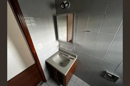 Casa para alugar com 220m², 3 quartos e 4 vagas Casa para alugar com 220m², 3 quartos e 4 vagasBanheiro do corredor