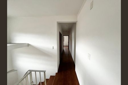 Casa para alugar com 220m², 3 quartos e 4 vagas Casa para alugar com 220m², 3 quartos e 4 vagasCorredor