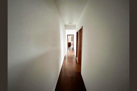 Casa para alugar com 220m², 3 quartos e 4 vagas Casa para alugar com 220m², 3 quartos e 4 vagasCorredor