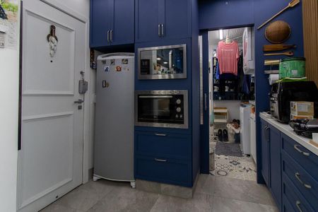 Apartamento para alugar com 264m², 5 quartos e 2 vagas Apartamento para alugar com 264m², 5 quartos e 2 vagasCozinha - Armários