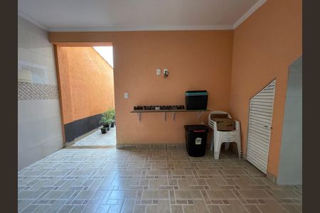 Casa à venda com 165m², 3 quartos e 2 vagas Casa à venda com 165m², 3 quartos e 2 vagasQuintal - Salão