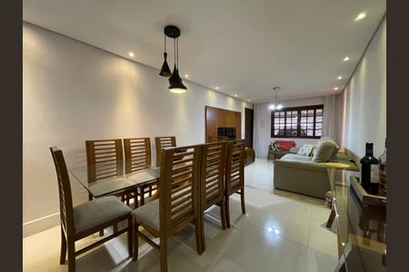 Casa à venda com 165m², 3 quartos e 2 vagas Casa à venda com 165m², 3 quartos e 2 vagasSala