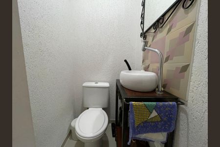 Casa à venda com 165m², 3 quartos e 2 vagas Casa à venda com 165m², 3 quartos e 2 vagasLavabo