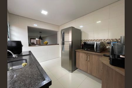 Casa à venda com 165m², 3 quartos e 2 vagas Casa à venda com 165m², 3 quartos e 2 vagasCozinha