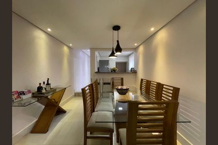 Casa à venda com 165m², 3 quartos e 2 vagas Casa à venda com 165m², 3 quartos e 2 vagasSala