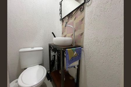 Casa à venda com 165m², 3 quartos e 2 vagas Casa à venda com 165m², 3 quartos e 2 vagasLavabo