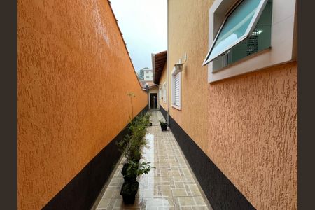 Casa à venda com 165m², 3 quartos e 2 vagas Casa à venda com 165m², 3 quartos e 2 vagasCorredor externo