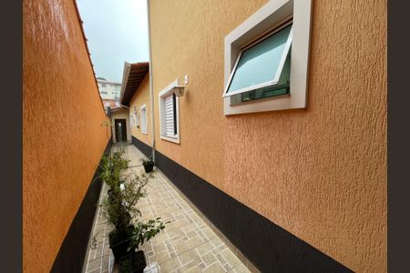 Casa à venda com 165m², 3 quartos e 2 vagas Casa à venda com 165m², 3 quartos e 2 vagasCorredor externo