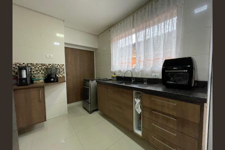 Casa à venda com 165m², 3 quartos e 2 vagas Casa à venda com 165m², 3 quartos e 2 vagasCozinha