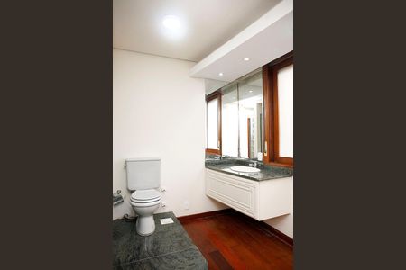 Apartamento para alugar com 300m², 4 quartos e 3 vagasBanheiro da Suíte