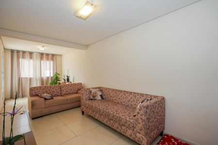 Casa à venda com 190m², 3 quartos e 2 vagasSala