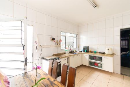 Casa à venda com 125m², 2 quartos e 2 vagas Casa à venda com 125m², 2 quartos e 2 vagasCozinha