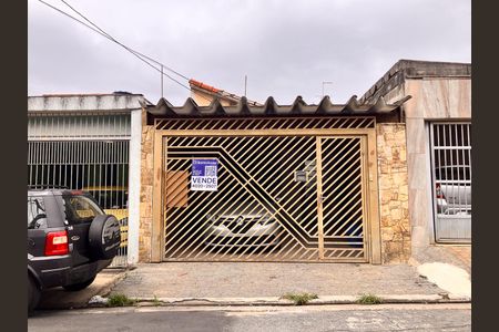 Casa à venda com 125m², 2 quartos e 2 vagas Casa à venda com 125m², 2 quartos e 2 vagasFachada