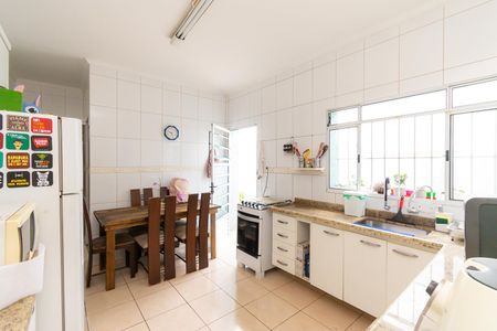 Casa à venda com 125m², 2 quartos e 2 vagas Casa à venda com 125m², 2 quartos e 2 vagasCozinha