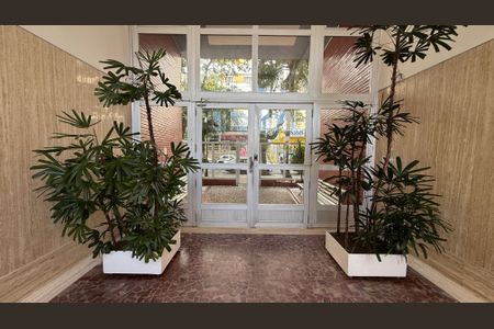 Apartamento para alugar com 70m², 2 quartos e 1 vaga Apartamento para alugar com 70m², 2 quartos e 1 vagaFachada