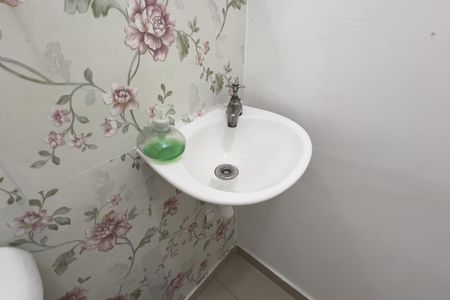 Casa de condomínio para alugar com 64m², 2 quartos e 2 vagasLavabo