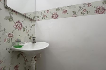 Casa de condomínio para alugar com 64m², 2 quartos e 2 vagasLavabo