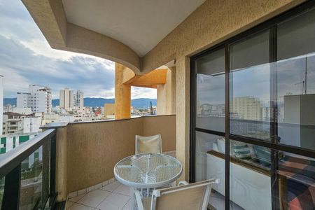 Apartamento para alugar com 76m², 2 quartos e 1 vagaVaranda