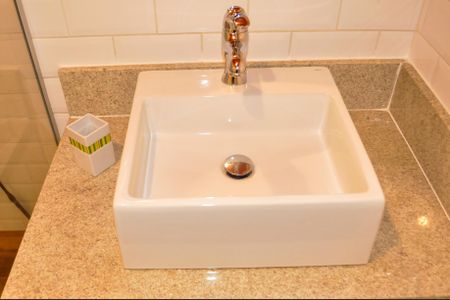 Apartamento à venda com 76m², 2 quartos e 1 vaga Apartamento à venda com 76m², 2 quartos e 1 vagaBanheiro social