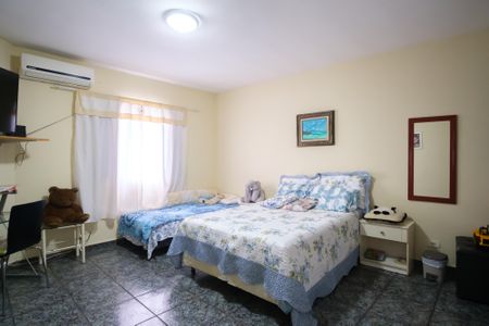 Casa à venda com 245m², 2 quartos e 2 vagas Casa à venda com 245m², 2 quartos e 2 vagasQuarto