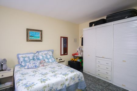 Casa à venda com 245m², 2 quartos e 2 vagas Casa à venda com 245m², 2 quartos e 2 vagasQuarto