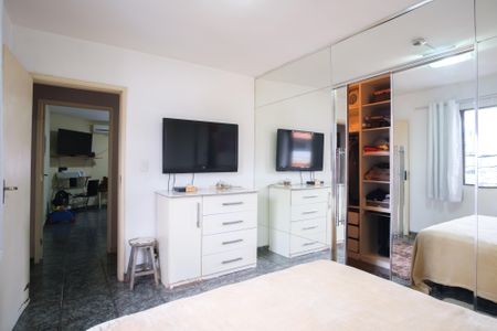 Casa à venda com 245m², 2 quartos e 2 vagas Casa à venda com 245m², 2 quartos e 2 vagasSuíte