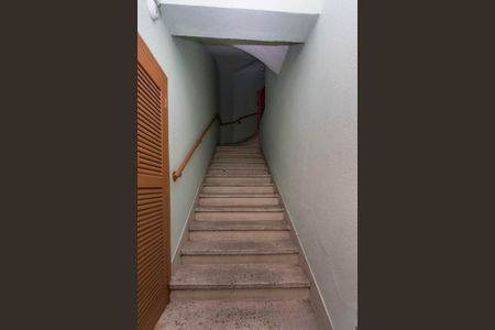 Escada de apartamento para alugar com 1 quarto, 27m² em Centro Histórico, Porto Alegre