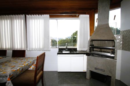 Casa à venda com 150m², 3 quartos e 2 vagasChurrasqueira