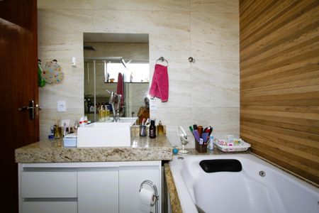 Casa à venda com 150m², 3 quartos e 2 vagasBanheiro da Suíte 1