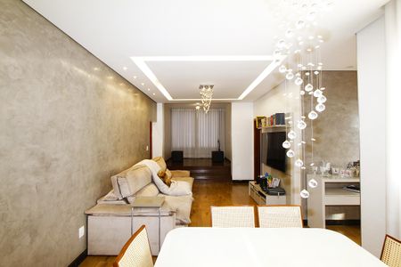 Sala de casa à venda com 3 quartos, 150m² em Calafate, Belo Horizonte